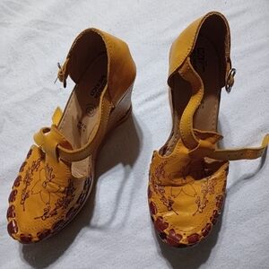 MX leather sandals size 8